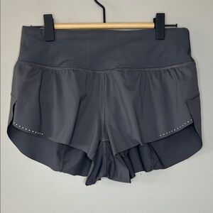 Lululemon Chase Me Short 2.5” Dark Carbon Size 4‎ Gray